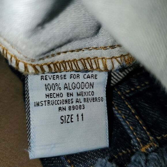 L.E.I. Denim Shorts Size 11 - Picture 6 of 7